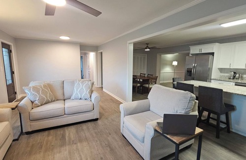 Dothan House | Open floor-plan - Large Covered Patio - Kitchen Island - 5 beds