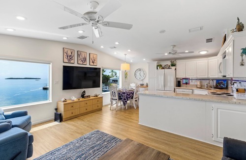 Cudjoe Key House | Open Water Retreat with 58' Seawall, Kayaks, Paddleboards, Bikes & Panoramic Ocean Views