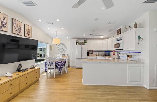Cudjoe Key House | Open Water Retreat with 58' Seawall, Kayaks, Paddleboards, Bikes & Panoramic Ocean Views