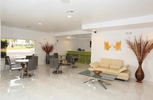 Florida Center Hotel | Orlando Adventures Start Here | 1.2 mi to Islands of Adventure | Free-Breakfast