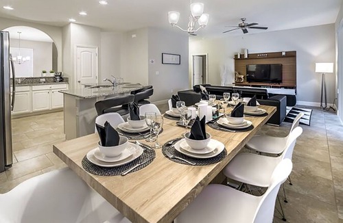 Loughman House | Orlando Vacation Home - Near Disney Parks - 6 Bedrooms