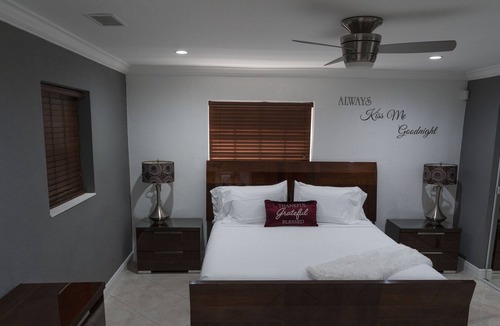 Haverhill House | Outside Lovers!3bedr/4bath, completely fence