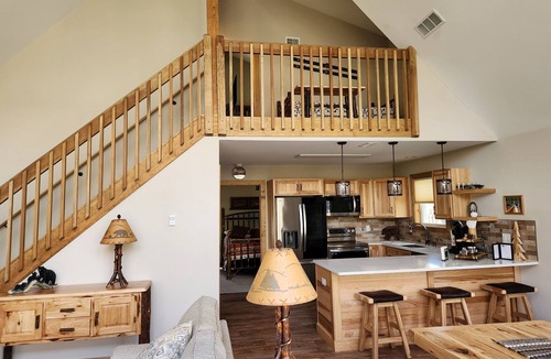 Jim Thorpe Ski Chalet | OUTSTANDING MOUNTAIN RETREAT IN EXCLUSIVE LAKE COMMUNITY IN JIM THORPE
