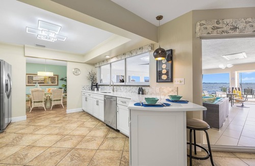 Pelican House | Overlook the Caloosahatchee - Best fishing location - Stars Vacation Rentals