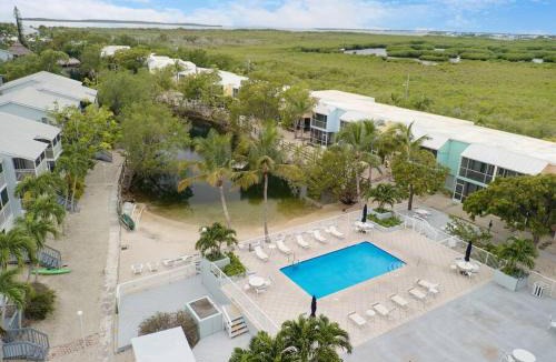 Key Largo House | Overlooking Lagoon and Pool