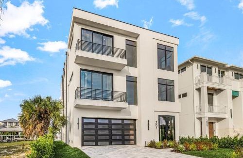 Fort Myers Beach House | Oyster Cluster