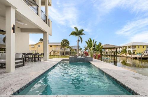 Fort Myers Beach House | Oyster Cluster