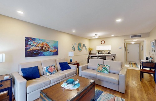 Siesta Key Condo | Palm Bay Club Unit 311 with pools & hot tub - walk 1,500 feet to beach