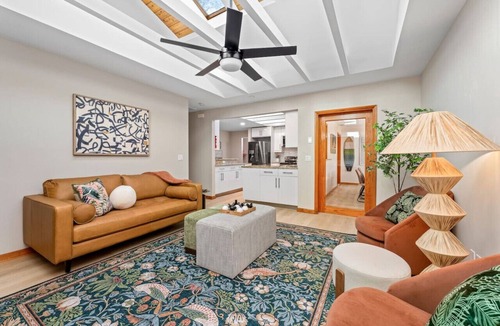 Interchange Square House | Palm Bay Retreat | 4BR Sleeps 10 King Beds