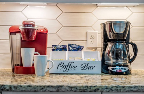 Interchange Square House | Palm Bay Retreat | 4BR Sleeps 10 King Beds