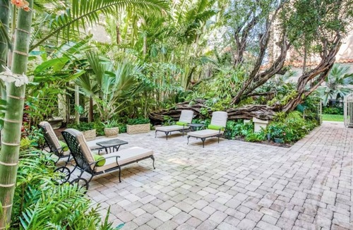 Palm Beach Apartment | Palm Beach 1BR | Near Beach and Pool