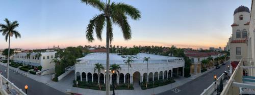 Palm Beach Hotel | Palm Beach Hotel with Juliette Balconies! 2 blocks from beach! Historic Landmark