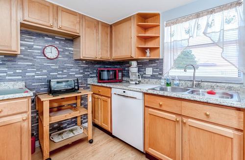 Palm Harbor House | Palm Harbor Pool Home! 4bd~2ba - POOL home - SLEEPS 9!