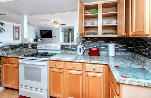 Palm Harbor House | Palm Harbor Pool Home! 4bd~2ba - POOL home - SLEEPS 9!