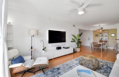 Downtown West Palm Beach Apartment | Palm Penthouse - Bright Designer Penthouse in the Heart of CityPlace