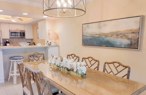 Sanibel Condo | Palm Trees and 80 Degrees