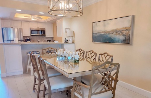 Sanibel Condo | Palm Trees and 80 Degrees