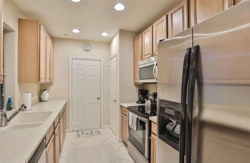 Whitney Beach Condo | Palma Sola Trace Condo - Beaches, Pool, Dining!