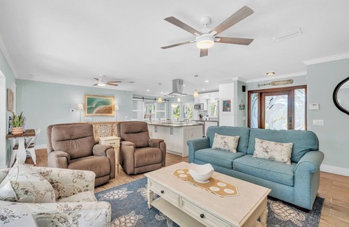 Holmes Beach House | Palms By The Bay by Duncan Real Estate