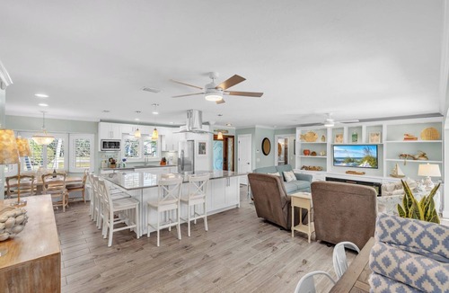 Holmes Beach House | Palms By The Bay by Duncan Real Estate