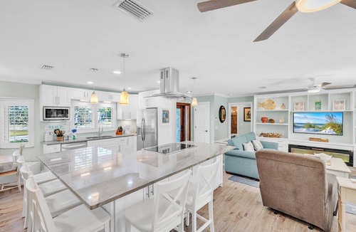 Holmes Beach House | Palms By The Bay by Duncan Real Estate