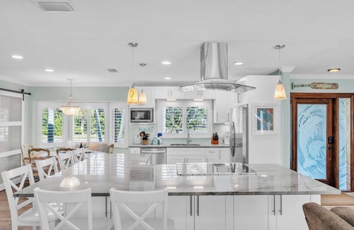 Holmes Beach House | Palms By The Bay by Duncan Real Estate