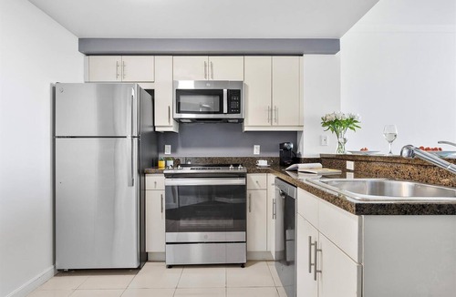 Coconut Grove Apartment | Panoramic Bay View Suite | Coconut Grove Retreat