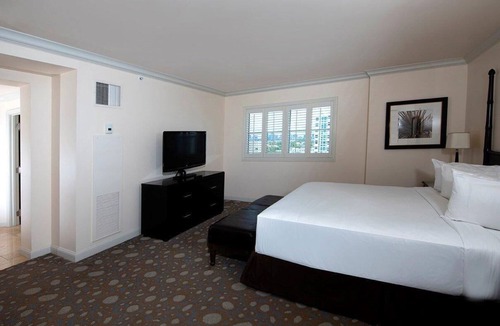 Central Beach Resort | Panoramic View Suite w/ Free WiFi, Kitchenette, & Furnished Private Balcony