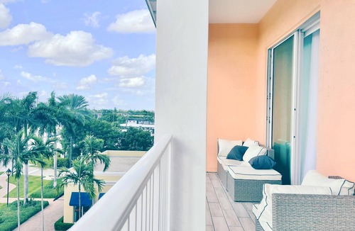 South Palm Park Neighborhood Association Condo | Paradise Deluxe - 2 bd Penthouse