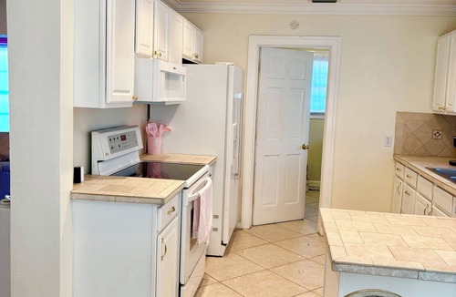 Whitfield House | Paradise Escape with Pool Sarasota Bradenton