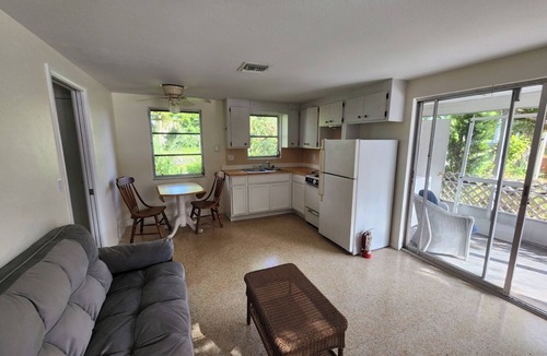 Englewood Apartment | Paradise in the heart of Old Englewood Village