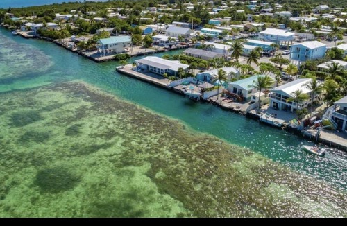 Little Torch Key House | Paradise in the Keys right on the open Water with Boat lift, kayaks & much more