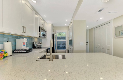 Plantation Condo | Paradise on the Green | Updated ground-floor condo, golf course view