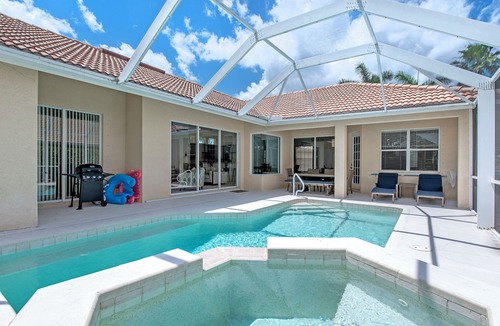Central Naples House | Paradise Retreat! Saltwater Luxury Pool w/Hot Tub