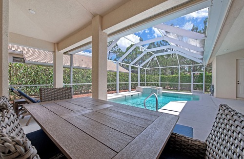Central Naples House | Paradise Retreat! Saltwater Luxury Pool w/Hot Tub