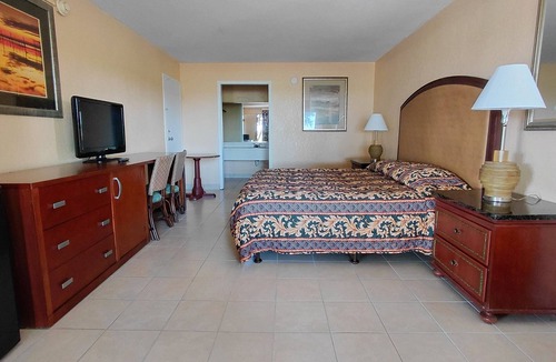 Parker Street Hotel | Paramount Lakeside Inn & Suites