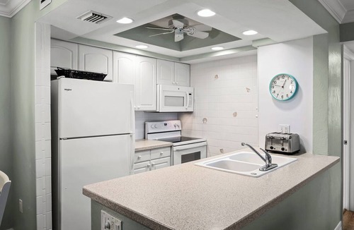 Sanibel Condo | Partial Beach View 2 bed, 2 bath at Sanibel Moorings #1022
