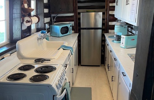 Laguna Beach House | PCB's Historic Log Cabin! 1 min walk to the beach. Sleeps 8 - Dog-Friendly.