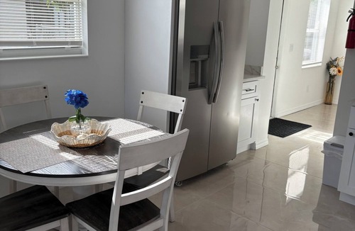 Palm Beach - West Palm Beach House | Peaceful 2-bedroom house newly renovated with all amenities in West Palm Beach