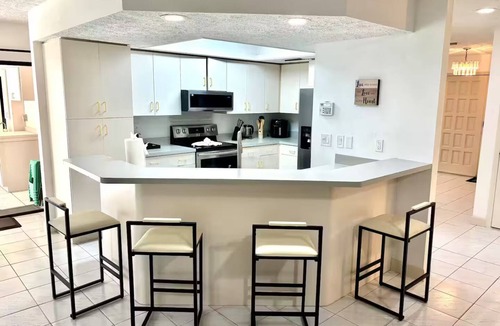 Carrollwood House | Peaceful 3 Bedroom Pool Home