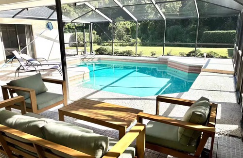 Carrollwood House | Peaceful 3 Bedroom Pool Home
