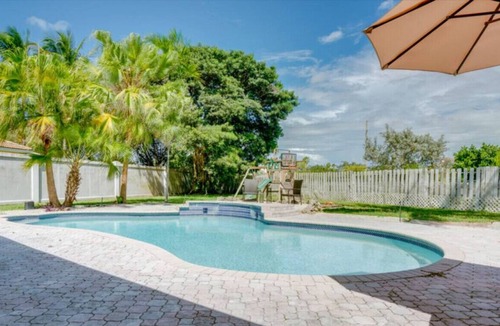 Sunrise House | Peaceful 4BD+Den Home Oasis w/ Pool Backyard & WFH