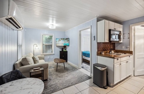 South Sarasota Cottage | Peaceful Cottage Near Siesta Key Beach