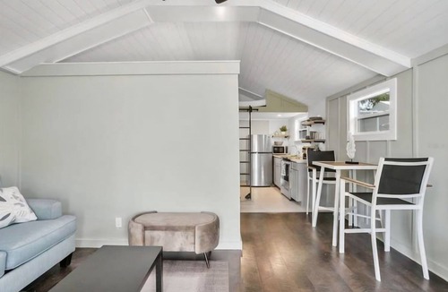 St. Petersburg Cottage | Peaceful cottage with AC in St. Petersburg - Close to Everything!