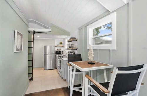 St. Petersburg Cottage | Peaceful cottage with AC in St. Petersburg - Close to Everything!