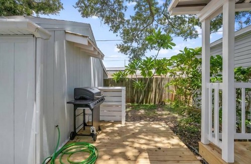 St. Petersburg Cottage | Peaceful cottage with AC in St. Petersburg - Close to Everything!