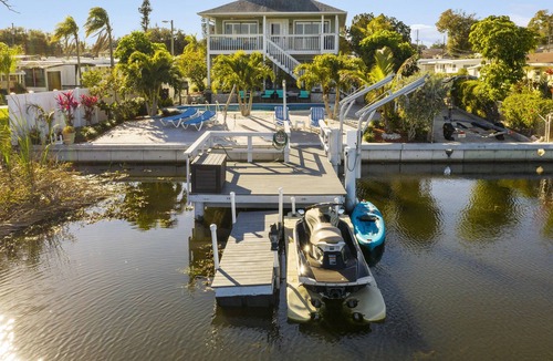 Seminole House | Peaceful/Enjoyable 2 Story/Lake House/ POOL/Beautiful Views/Sunrises/KAYAKS Inc