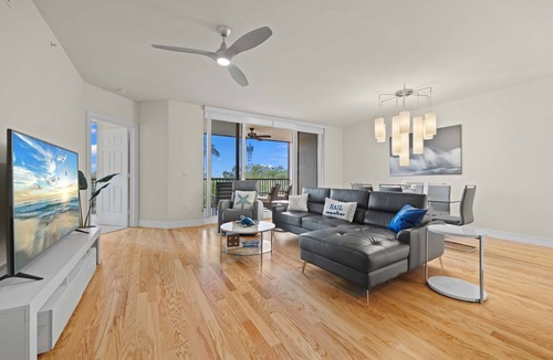 Hammock Bay Condo | Peaceful Hammock Bay Condo | Pool, Spa, Golf & 2 Miles to Marco Beach
