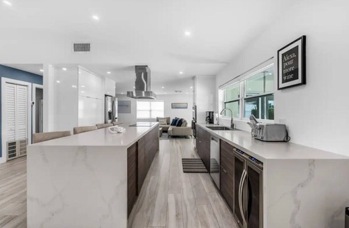 University Park House | Peaceful Miami Villa/Heated Pool