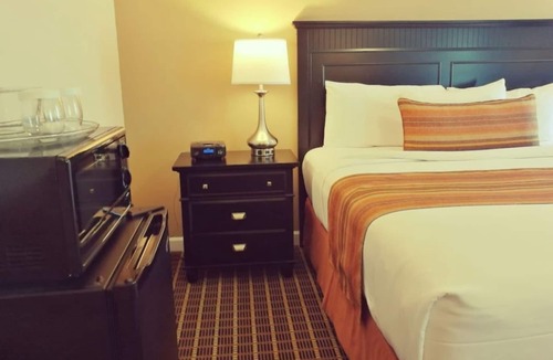 West Orange Hotel | Peaceful Stay Room with Gym in West Orange